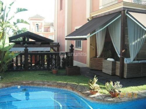 Se vende chalet en Dos Hermanas (Sevilla).El inmueble se encuentra