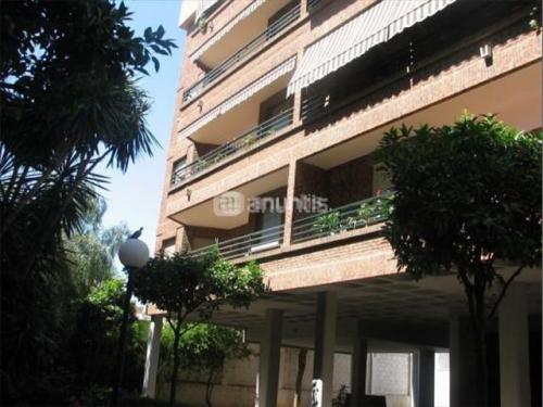 Se vende amplio piso por la zona de NerviOn en