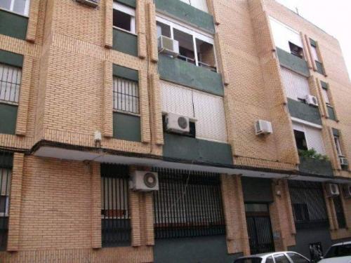 Se vende piso centrico en Alcala de Guadaira ( Sevilla).La