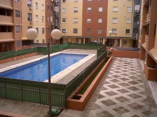 Se vende piso en Sevilla-sur de reciente construcciOn zonas comunes