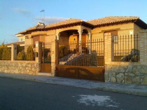 Chalet Independiente en la localidad de Arges a 5 minutos