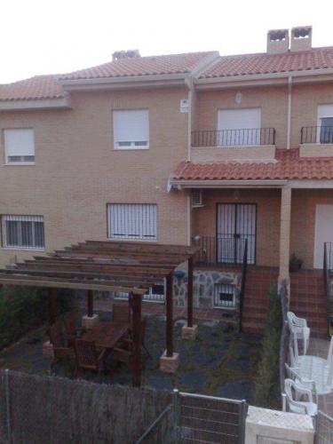 Chalet Adosado en 3 plantas en la localidad de Arges