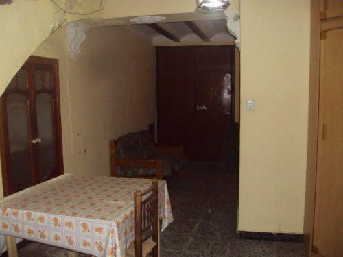 Casa antigua a la venta en Xativa. salon amplio con