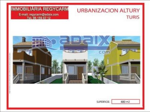 Unifamiliar en Turis ubicada en Alturi. 5 viviendas independientes a
