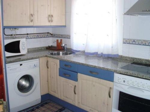 (MONTAñANA) calle callejonFinca 37 añosNo ascensorComunidad: 25euros/mesM ut