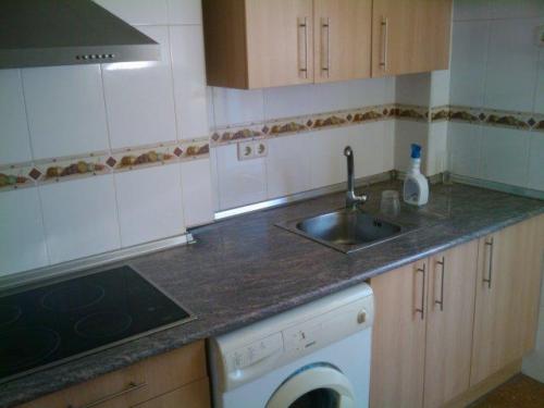 C/ SAN ANTONIO ABAD (Paralela Avda. Navarra)Finca 38 añosNo ascensorComunidad: