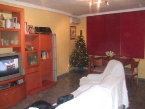 SOBRADIEL ADOSADO EN 2 PLANTAS 3 DORMITORIOS MAS SALON GARAJE