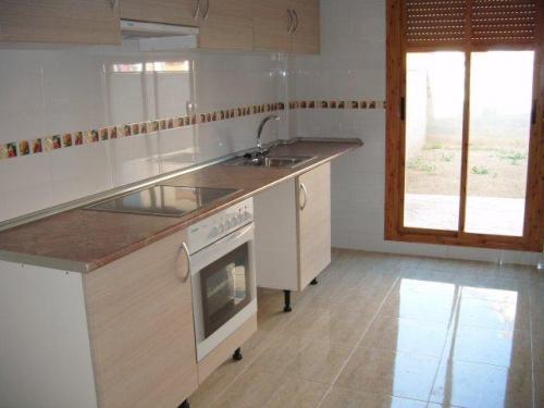 Chalets adosados nuevos desde 195.000 EUROS. Distribuidos en tres plantas