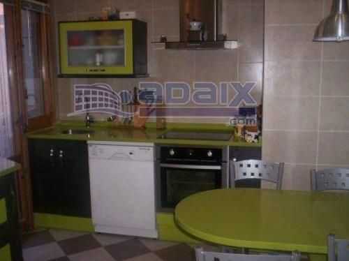 ILLUECA el piso tiene 90 m 3 dormitorios salon cocina