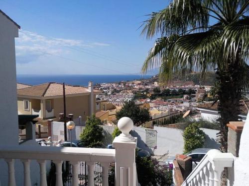 Adosado  La Cala del Moral. Buen acceso autovía