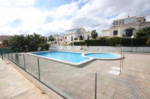 LA MATA BUNGALOW 2 HABS,SOLARIUM PRIVADO,PISCINA, 75.000 EUROS. 