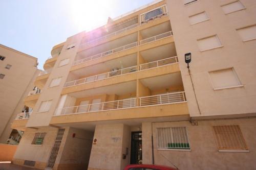 TORREVIEJA,2 HABS APARTAMENTOAL LADO PLAYA.63.900 EUROS 
