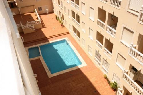 TORREVIEJA,SEGUNDA LINEA DE LA PLAYA 2 HABS 63.500 EUROS 