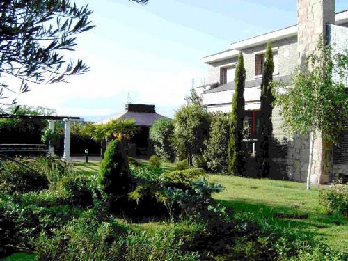 PRECIOSO CHALET  4 DORMITORIOS CON BODEGA Y SPA