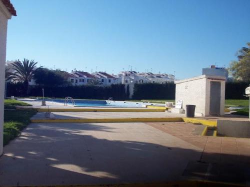 TORREVIEJA,ZONA CERCA PLAYAS BUNGALOW 3 HABS,GRAN JARDIN,79.000 EUROS.PISCINA 