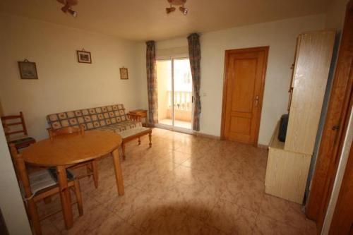 TORREVIEJA,APTO, 2 HABS CERCA PLAYA,56.500 EUROS.