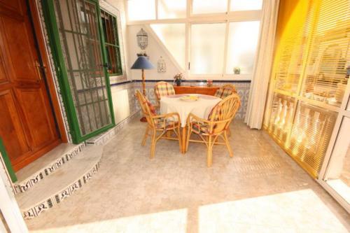 GUARDAMAR CHALETH ADOSADO SIN VECINOS ARRIBA,PISCINA 81.000E 