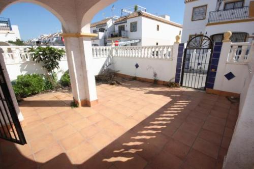 TORREVIEJA GRAN BUNGALOW PLANTA BAJA 2 HABS 69.000 EUROS 