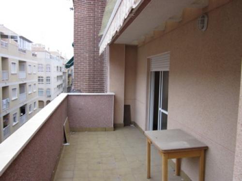 OCASIÓN ÁTICO CÉNTRICO BUEN ESTADO. PISCINA COMUNITARIA