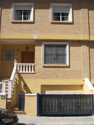 ROSNELY VENDE  BUNGALOW CON PISCINA EN REDOVAN