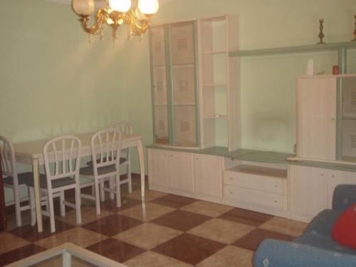 ROSNELY VENDE PISO EN REDOVAN CON VISTAS A LA PLAZA DE LA PAZ