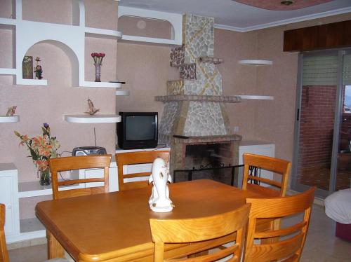 ROSNELY VENDE ÁTICO AMUEBLADO EN REDOVAN