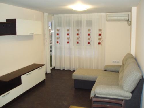 Piso semi amueblado cerca Ciudad de las Artes y las Ciencias.