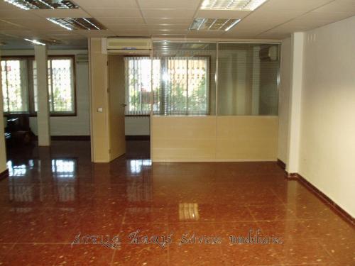 Oficinas frente al puerto