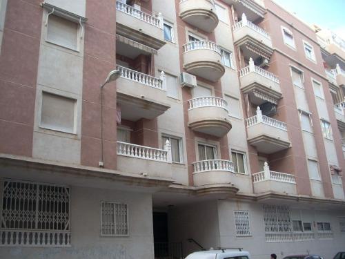 Torrevieja-apto. 2 dormitorios solo 66.000€