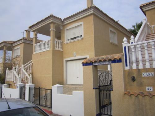 Torrevieja, chalet independiente con vistas al mar-108.000€