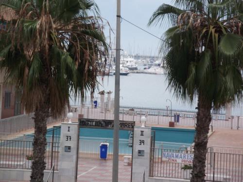 Torrevieja-apto. 3 dorm. 2 baños 2º linea playa 98.000€