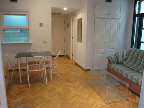 MLS 12#08 Apartamento Barrio Salamanca / LIsta