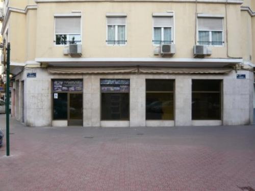 EXCELENTE LOCAL COMERCIAL CON MÁS DE 20 METROS DE FACHADA