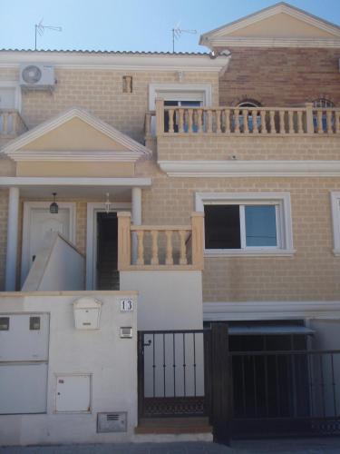 ROSNELY VENDE DUPLEX EN REDOVAN AMPLIO Y MUY LUMINOSO