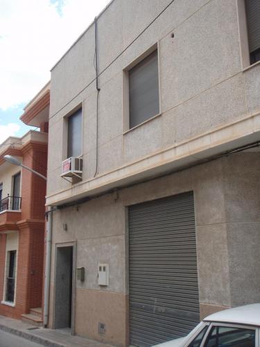 ROSNELY ALQUILA PISO DE UNA PLANTA  AMUEBLADO EN REDOVAN