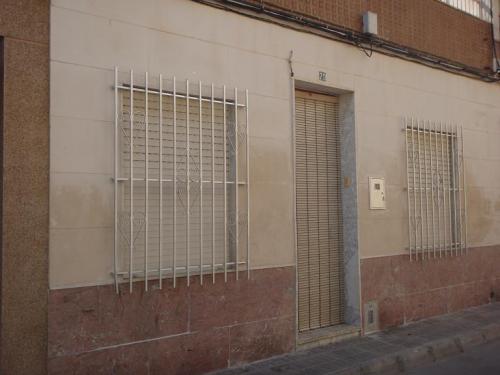 ROSNELY VENDE CASA EN PLANTA BAJA AMUEBLADA