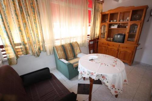 TORREVIEJA VIVIENDA CON UNA HABITACION,PISCINA 29.000 EUROS