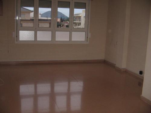 ROSNELY VENDE PISO JUNTO A LA PLAZA DE M. HDEZ