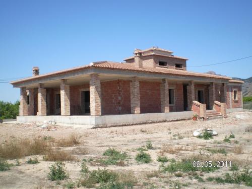 ROSNELY VENDE FANTASTICO CHALET EN LA HUERTA DE ORIHUELA
