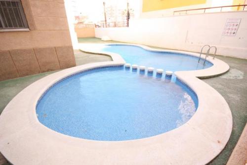 TORREVIEJA ,PISCINA,2 HABS 61.000 EUROS.
