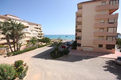 PLAYA LA MATA 1ª LINEA VISTAS  AL MAR 2 HABS 77.000 E