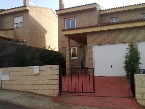 ref-00080 Arges, urb. Las eras, chalet adosado 