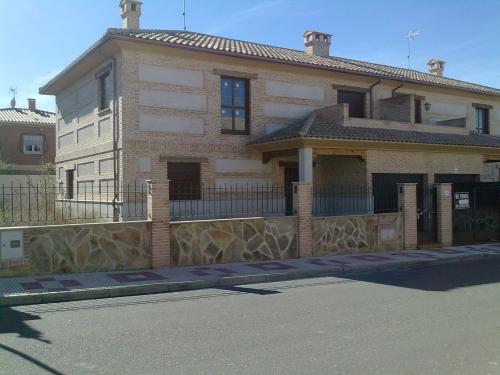 ref- 00030 cobisa, urb. monte cobisa, chalet pareado de nueva construccion