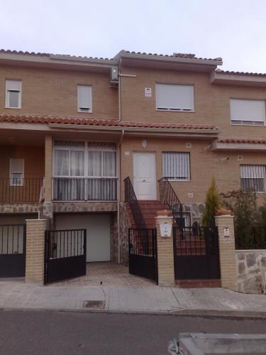 ref-00003 chalet adosado en arges