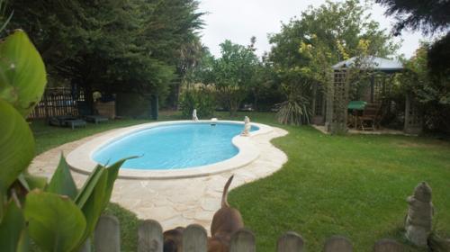 MENORCA CASA DE CAMPO CON JARDÍN , PISCINA, ESTABLOS Y APTO.INDEPENDIENTE