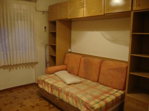 MLS 13#02 Alquilo estudio amueblado Madrid Barrio del Retiro