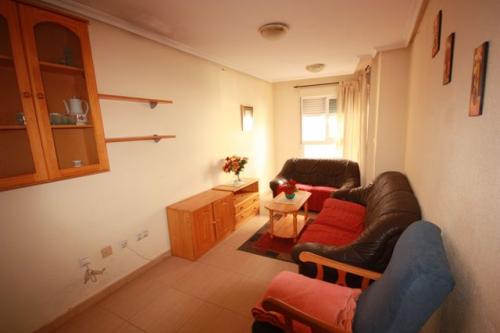 TORREVIEJA,2 HABS,2 BAÑOS..CERCA PLAYA 55.000 EUROS.