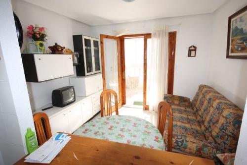 TORREVIEJA ATICO 2 HABS 45.000 E,ORIENTACION SUR…..