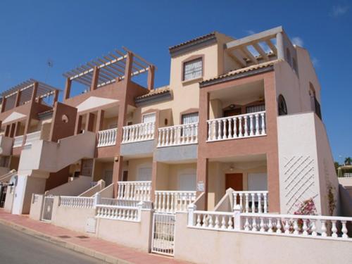 ORIHUELA-COSTA BUNGALOW 2 HABS PISCINA 64.995 EUROS.VISTAS MAR….
