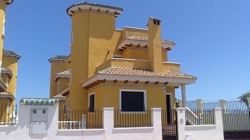 CHALET INDEPENDIENTE CON PARCELA. CIUDAD QUESADA.